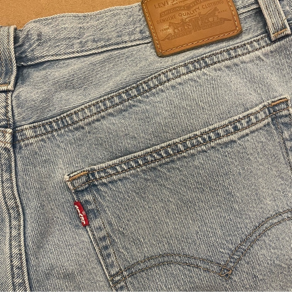 Women’s Levi’s Premium Baggy Dad Jeans Light Wash Distressed Size 32 - Picture 8 of 16
